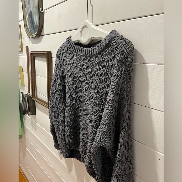 Moon & Madison gray Bell Sleeve Knit Sweater Size L - Picture 9 of 9